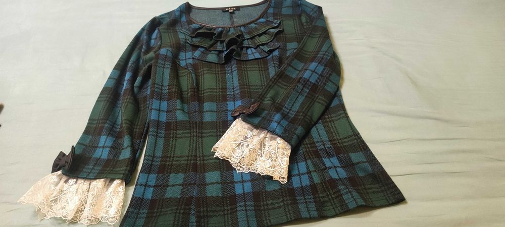 Красива елегантна блуза