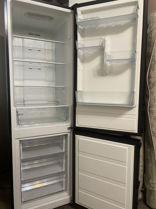 Холодильник черный