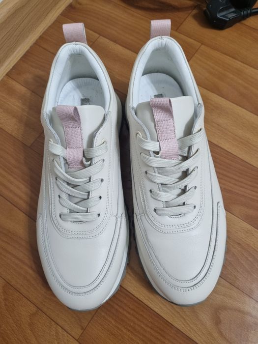 Женские кроссовки Anemone