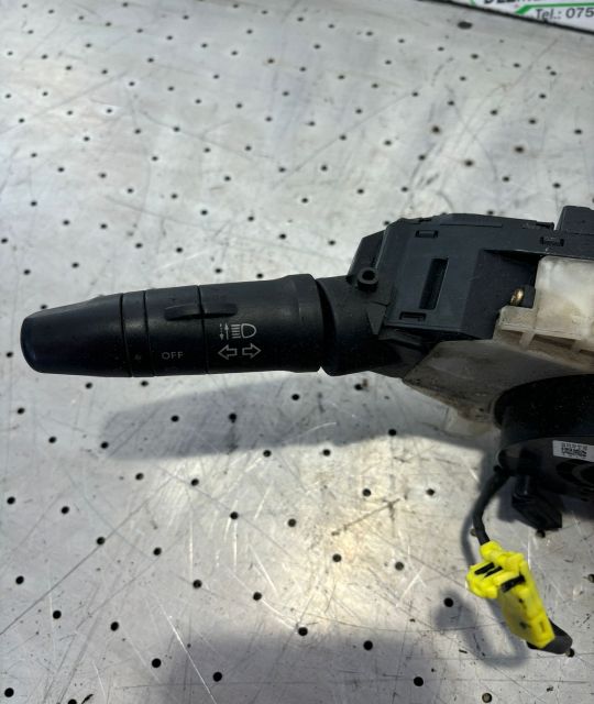 Maneta semnalizare Nissan Terrano R20