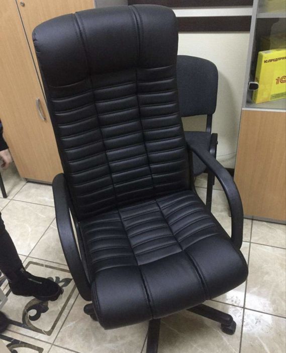 Перетяжка ремонт и реставрация мягкой мебели