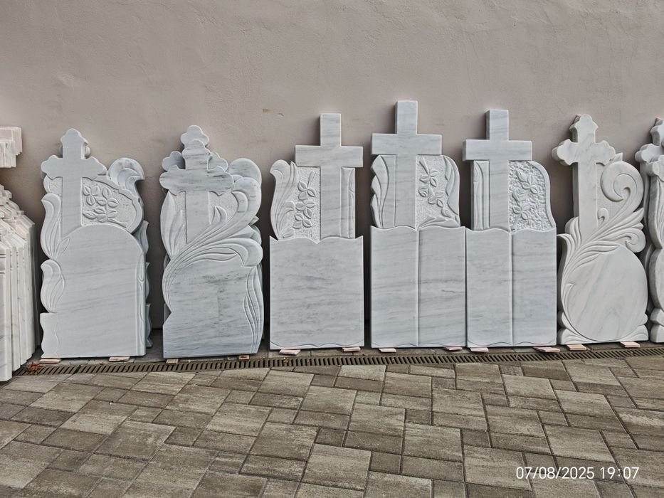 Cruci de marmura !!!