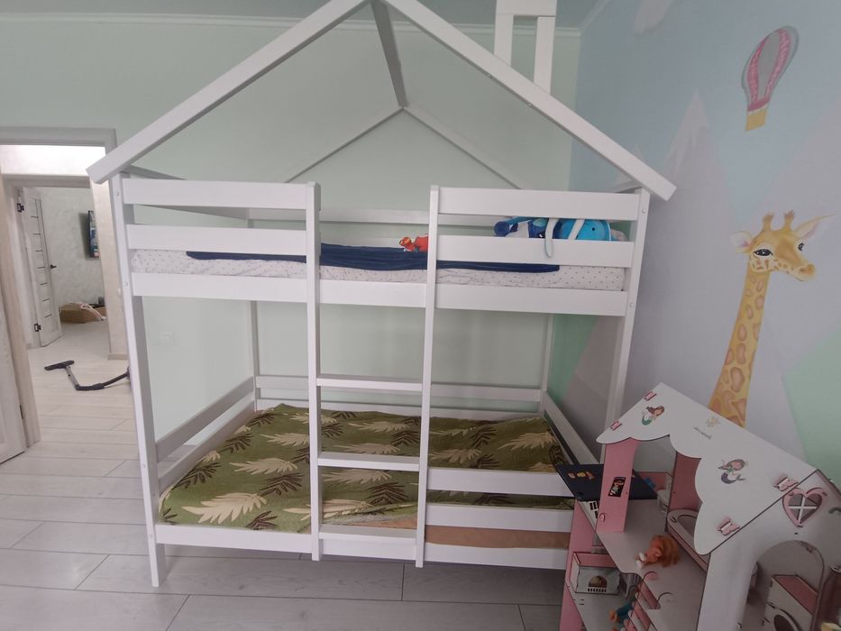 Продам двухэтажную кровать