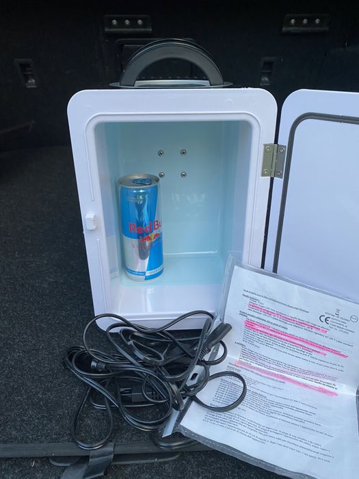 Мини хладилник за автомобил.