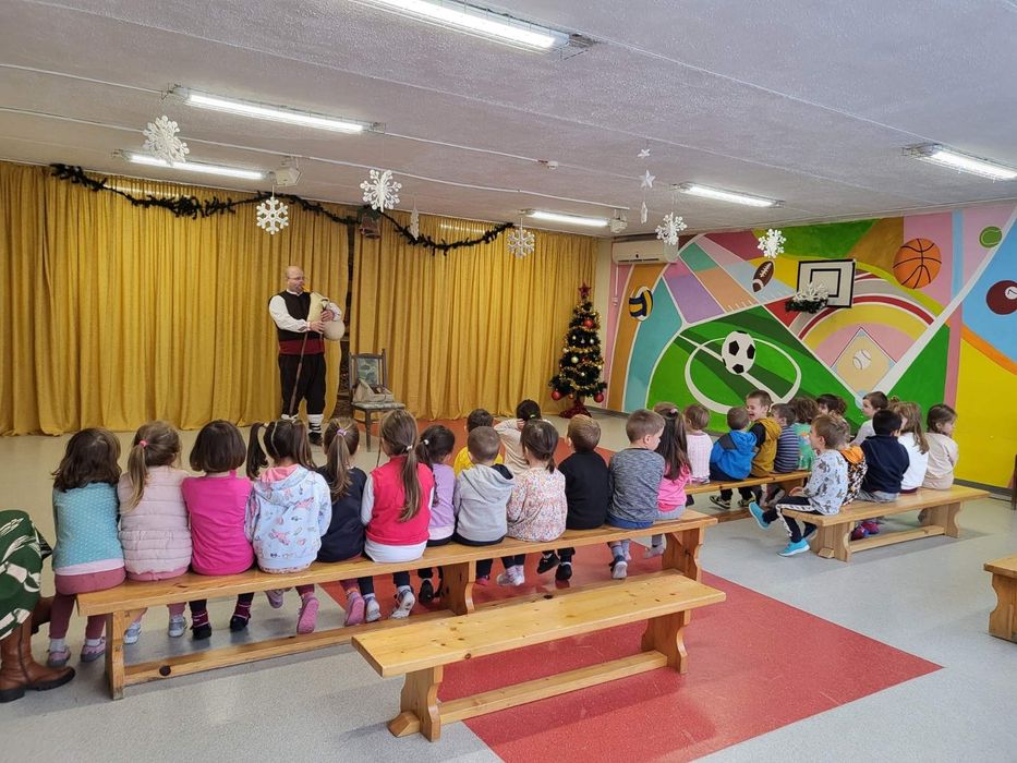 Гайдар за кръщене, рожден ден, бал, покана за бал, сватба,