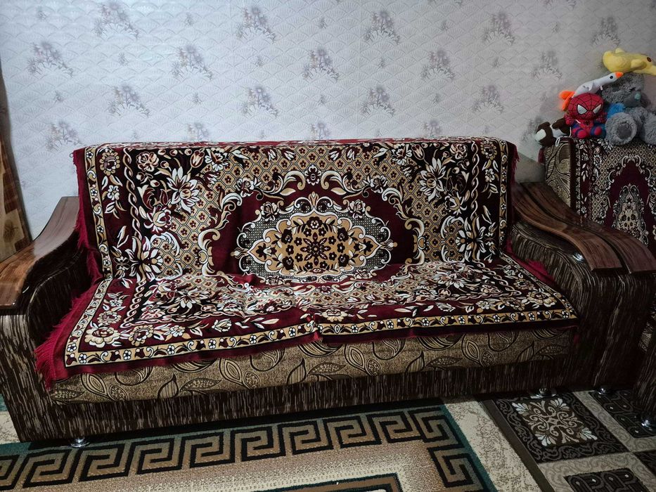 Продается раскладной диван и два кресло