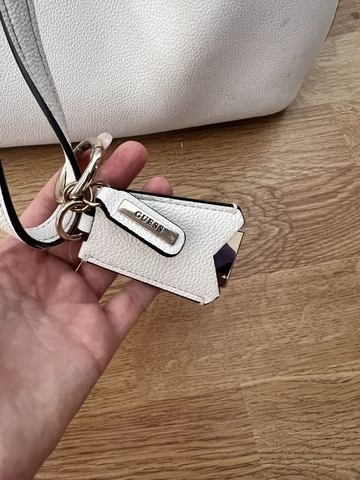 Geanta Guess pentru facultate