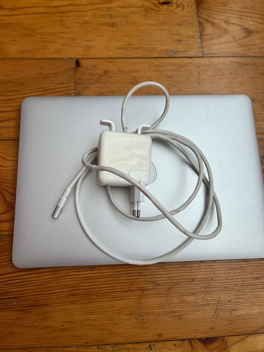 Продавам Apple MacBook Air 13" Mid 2011