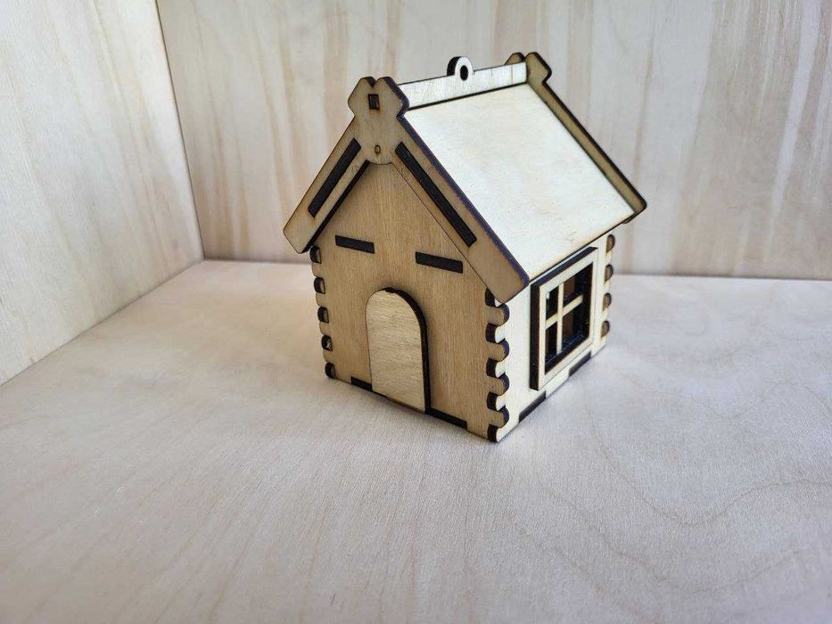 Декоративный домик из дерева