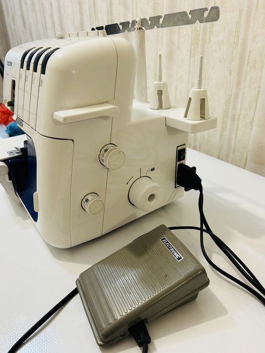 Продам электронный оверлок Brother