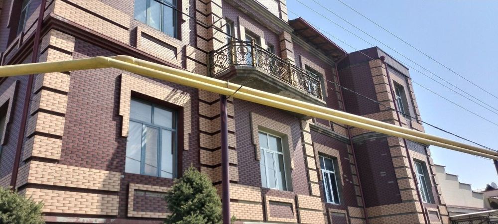 Продается дом в Шайхантохурском районе Джар Арык вдоль дороги.