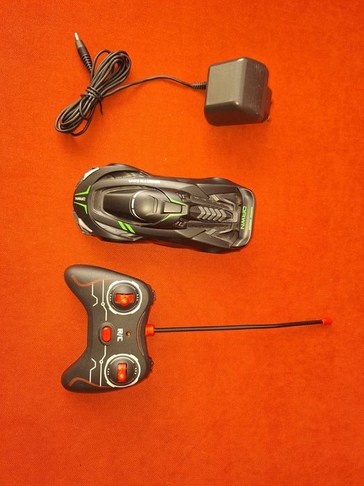 Masinuta jucarie cu acumulator si telecomanda +  incarcator pentru acumulatori