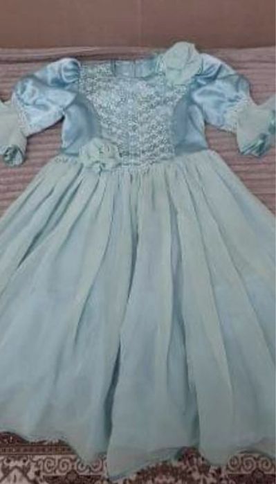 Продам платья для девочки 8-10 лет в отличном состоянии