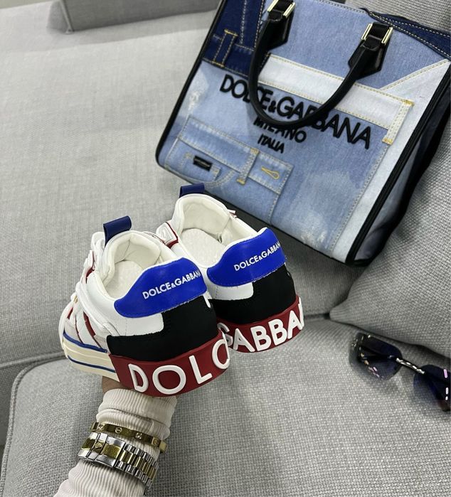 Продам новые кроссовки