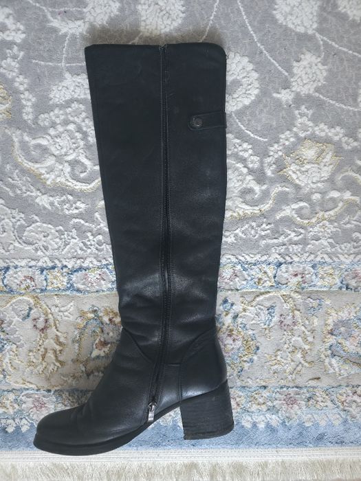 Кожанные ботфорты 5000 тенге