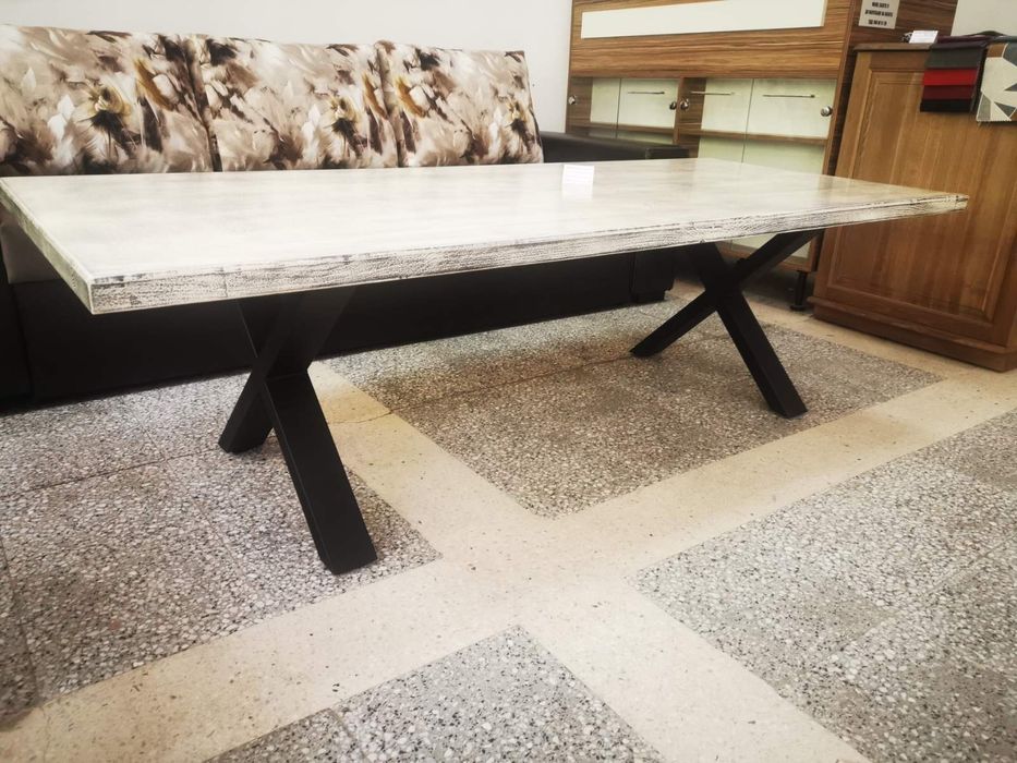 Маса с иглолистен плот състарен