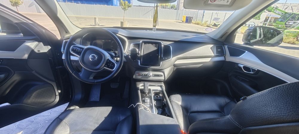 Vând Volvo XC90 7 locuri  plug-in hibrid