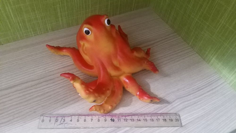 Резиновые фигуры животных