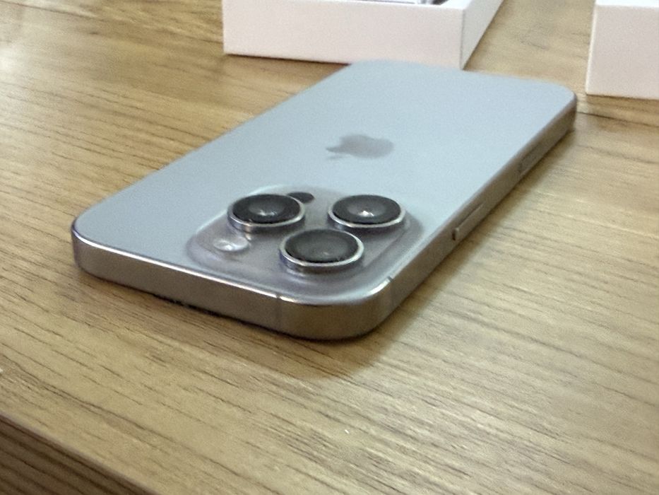 Бартер/заменям iPhone 16 pro 256gb natural като нов