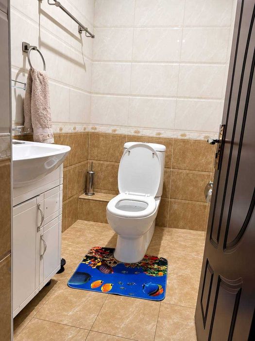 Продаётся 4-в5 комнатная квартира  — Юнусабад, 19 квартал