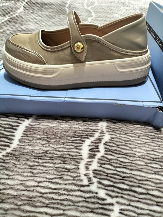 Продается лоферы новые.37 размер