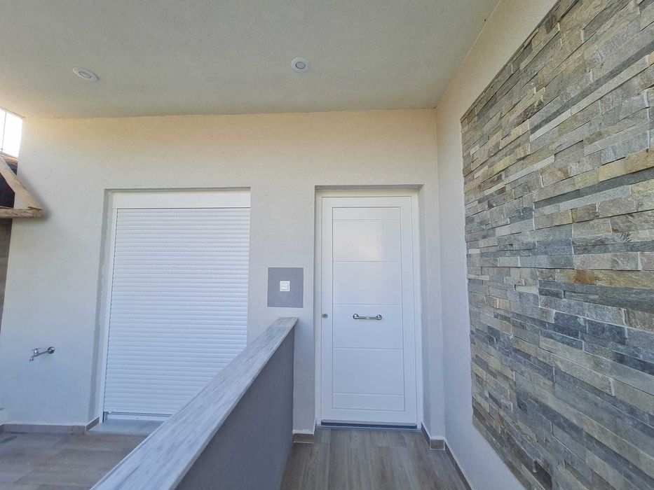 Продава нова къща-мезонет с площ 68м2 двор 200м2 в Неа Врасна, Гърция