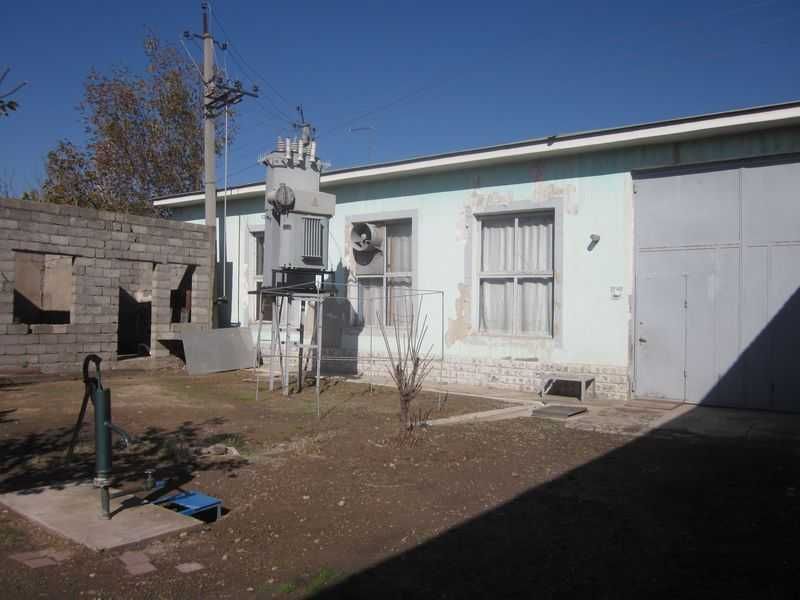 Продается 2-х этажный дом и одноэтажное здание.