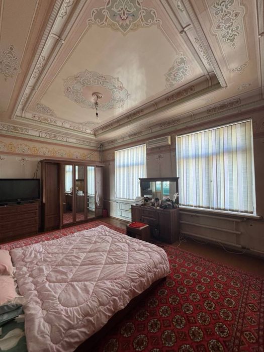 Srochno yer narxida uy sotiladi 6 sotix uglovoy joyda joylashgan