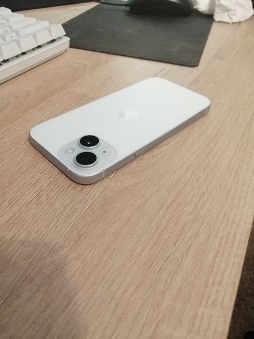 Продавам iPhone 15 128gb