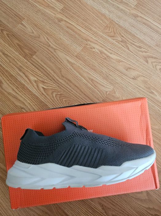 Кроссовки текстильные до 39 размера 3000 тенге