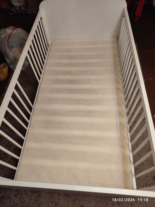 Vând pătuț pentru bebeluși