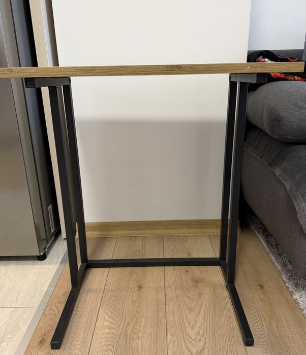 Помощна масичка с модерен дизайн