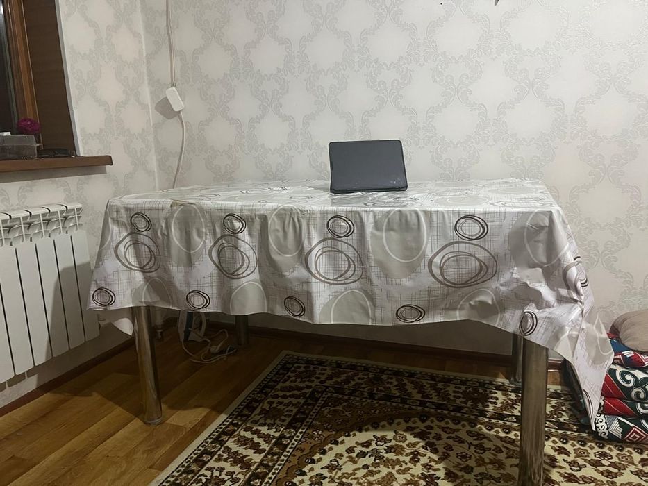 Стол со стульями б/у