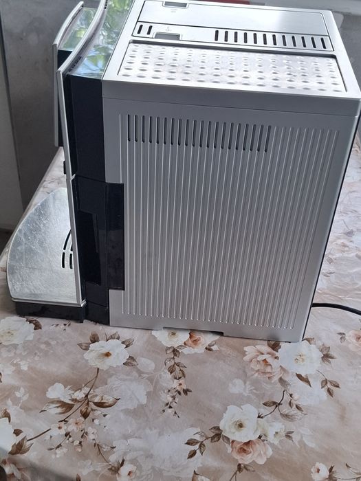 Кафеавтомат  Delonghi ESAM5400 кафе машина