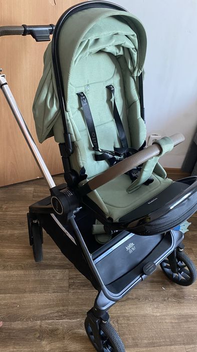 Детская прогулочная коляска