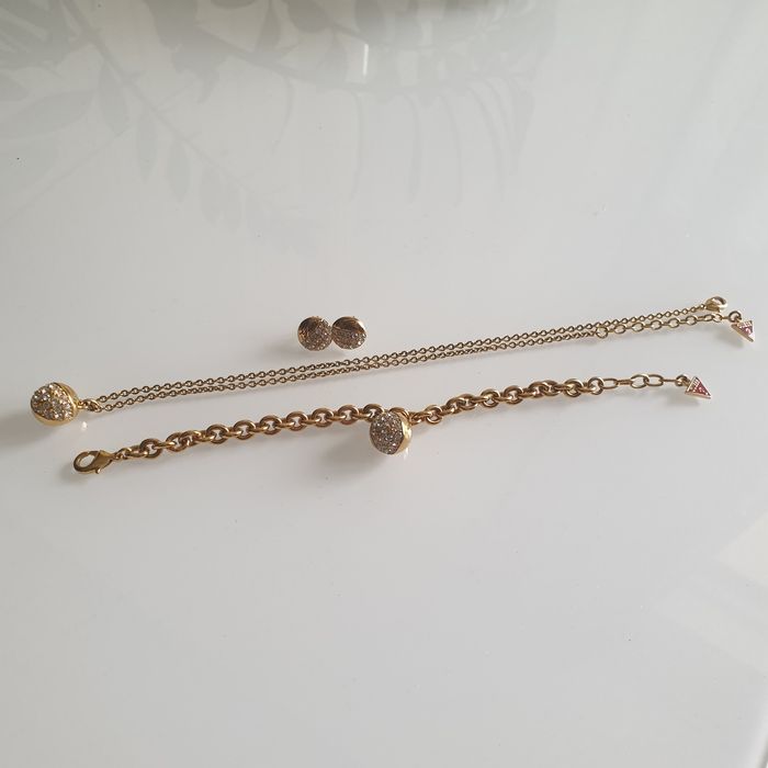 Комплект от три части Guess