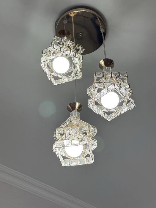 Продам подвесные люстры