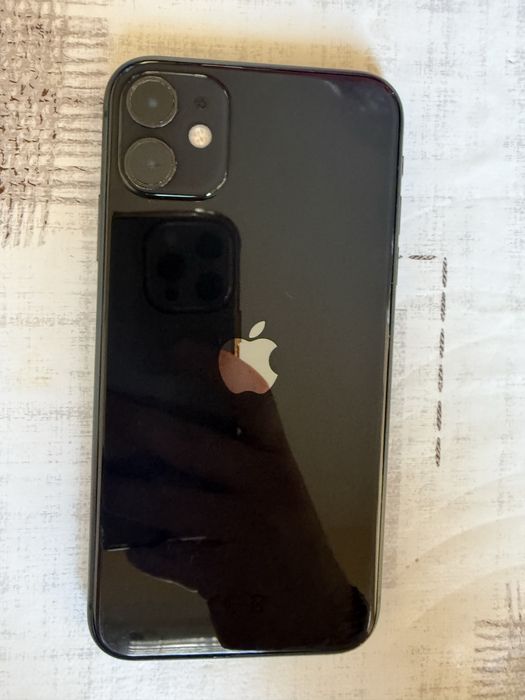 Iphone 11 с кутия,зарядно, перфектно състояние