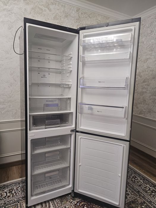 Срочно продается Холодильник  LG