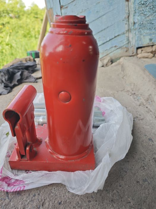 Домкрат MEGA MG-8