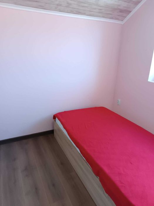 Къща с басейн в самостоятелен двор 405 м2