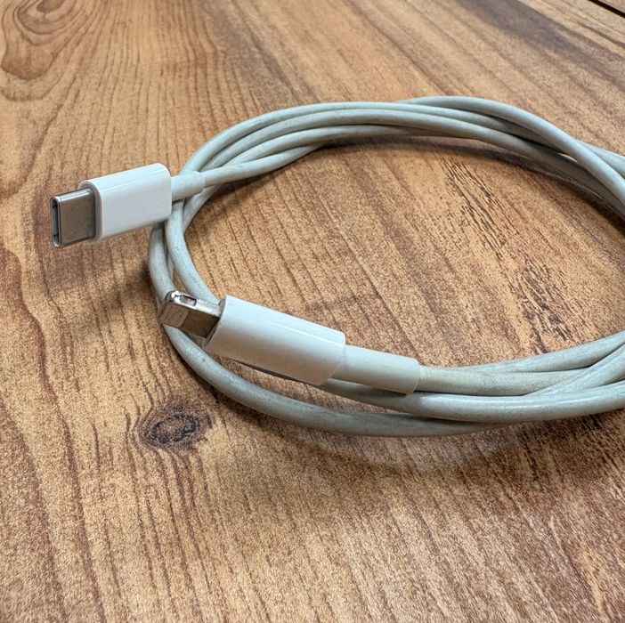 iPhone 13 - cablu de date/încărcare