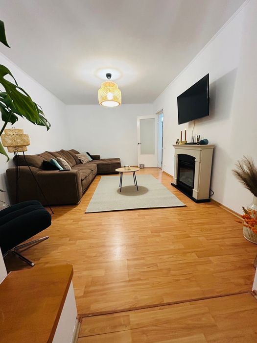 Apartament 3 camere, zona Izvor, lângă spital