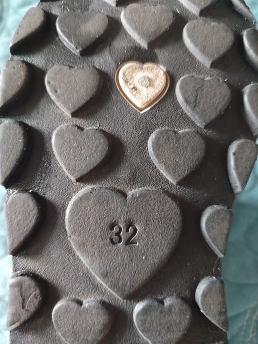 Продам кроссовки