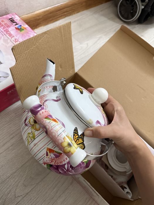 Продам новые чайники в коробке