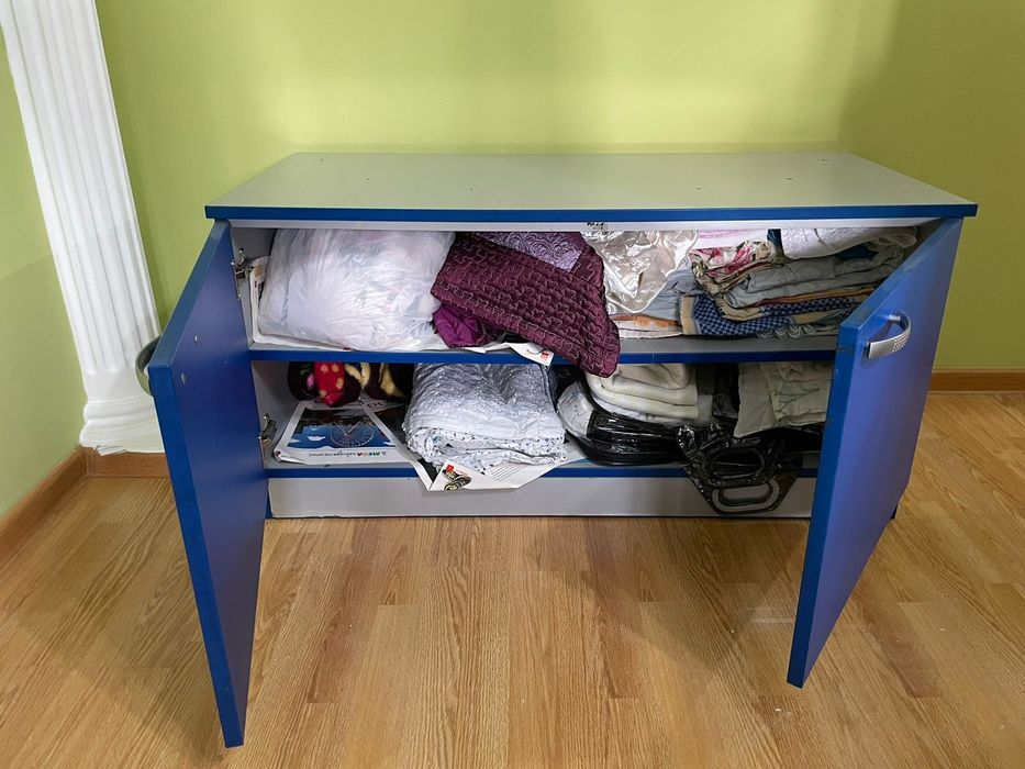 Шкаф двухдверный универсальны