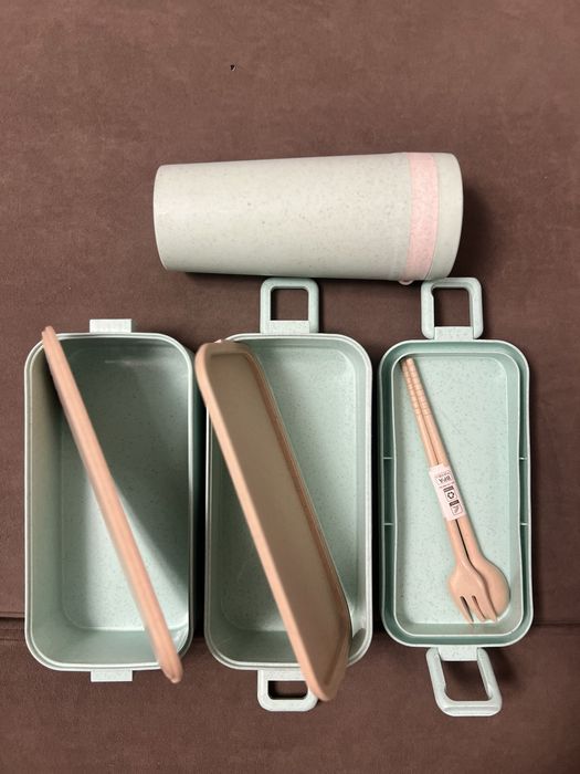 Lunch box cu doua compartimente pentru gustări