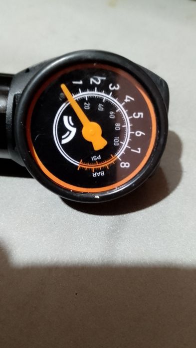 Vând pompe de suspensii de bicicleta si portbagaj de bicicleta