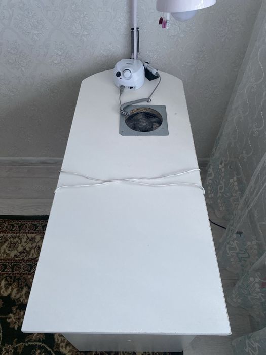 Продам маникюрный стол
