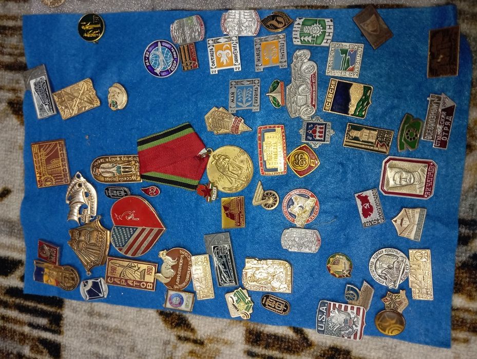 Продам значки СССР